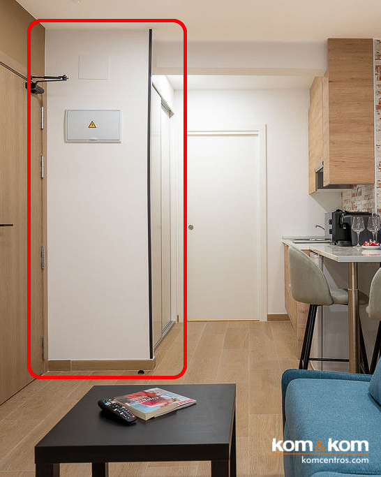 armarios a medida con puertas correderas blancos para apartamentos tur&iacute;sticos